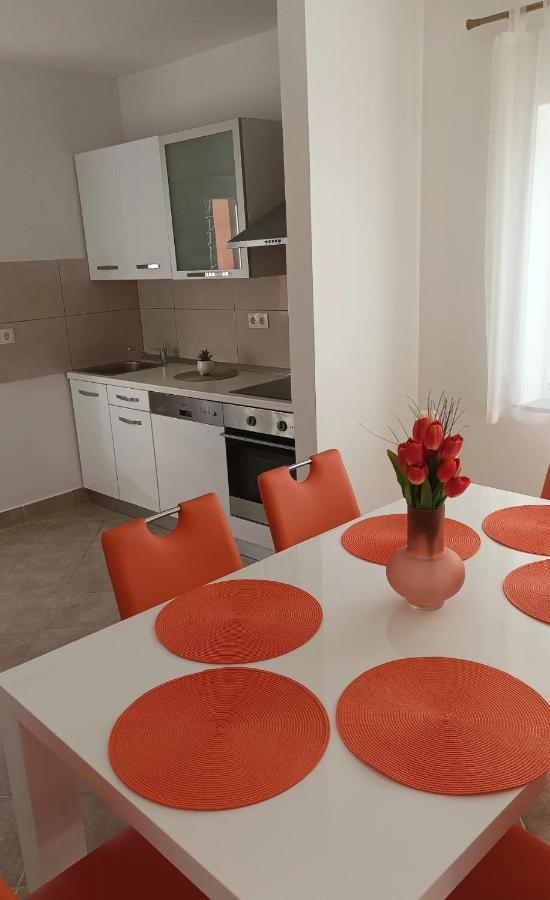 Family Apartments Tomy Punat Exteriér fotografie